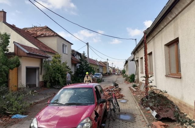 V obciach na Južnej Morave strhnú po tornáde vyše 60 domov, nehlásia žiadnych nezvestných