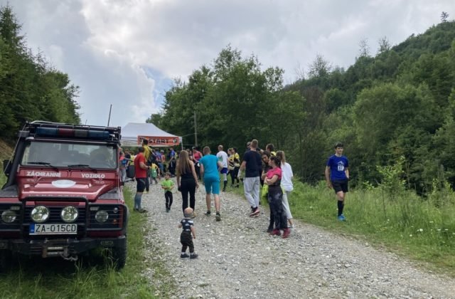 Muž sa stratil počas pretekov v orientačnom behu, horským záchranárom sa ho podarilo nájsť (foto)