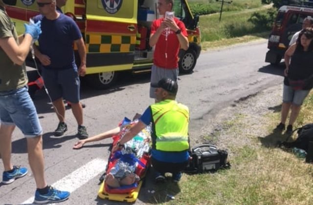 Paraglajdista nezvládol svoj let a zrútil sa priamo na cestu na Donovaloch