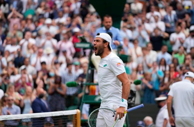 Berrettini si vo Wimbledone zahrá prvé grandslamové finále, prešiel cez Poliaka Hurkacza