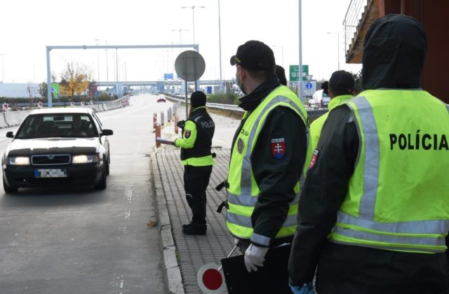 Návrat k cestovateľskému semaforu sa nekoná, nezaočkovaní musia ísť po prekročení hraníc do karantény