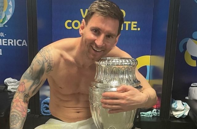 Messi prekonal Ronalda na Instagrame fotografiou trofeje z Copa América