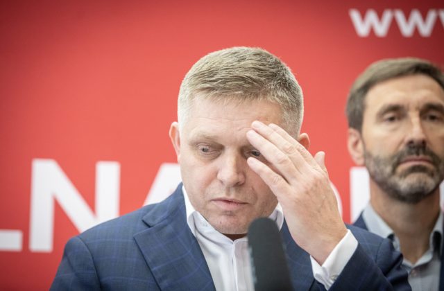 Robert Fico požaduje odsúdenie novinárov a údajne vie, od ktorého policajta unikli nahrávky z chaty