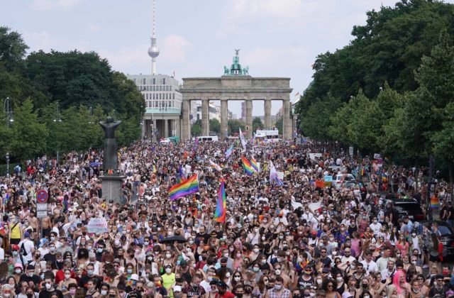 Berlín zažil najväčšie zhromaždenie od začiatku pandémie, na dúhový pochod prišli desaťtisíce ľudí