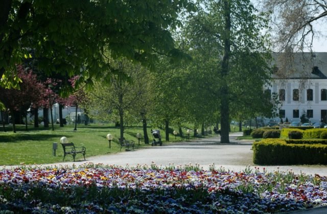 Grassalkovichovu záhradu na dva dni uzatvoria, dôvodom je neohlásené zhromaždenie