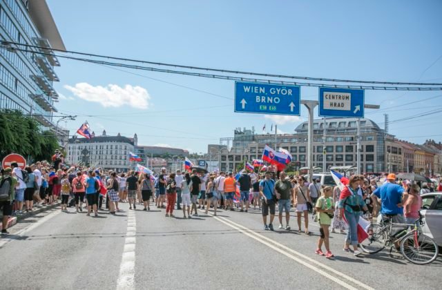 Polícia neeskaluje zbytočne napätie, podľa Mikulca má protest zaznamenaný a vyvodí dôsledky