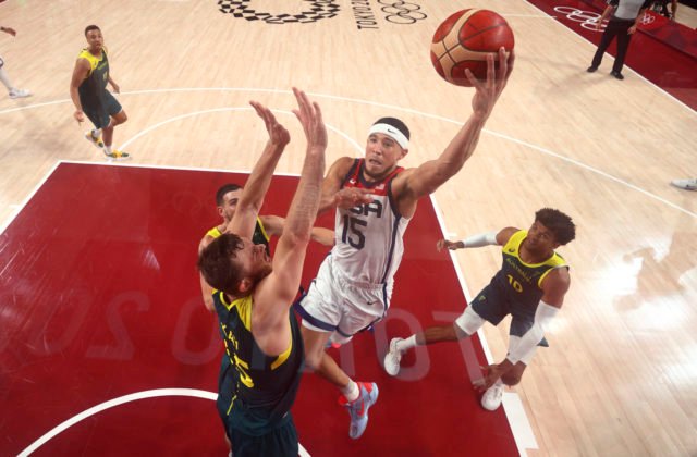 Basketbalisti USA si na olympiáde v Tokiu zahrajú o zlato, v semifinále museli otáčať 15-bodové manko