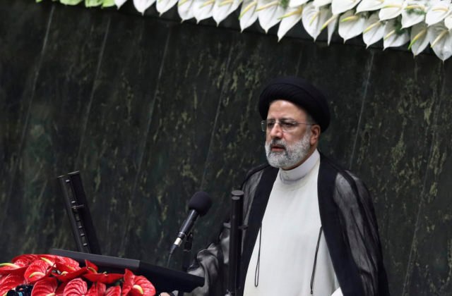Konzervatívny klerik Ebráhím Raísí zložil prísahu a ujal sa funkcie prezidenta Iránu