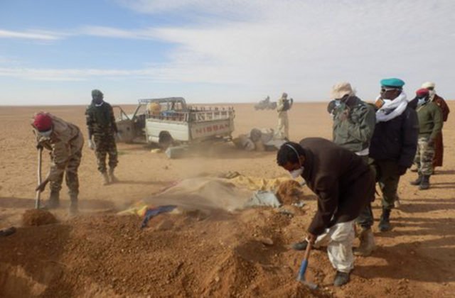 Prechod rozhorúčenou Saharou ich stál život. V púšti našli telá mŕtvych migrantov, vrátane detí