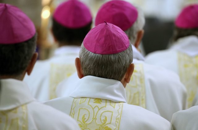 Slovenskí biskupi navrhli preformulovať pojem rodová rovnosť, ústava nepozná pojem gender