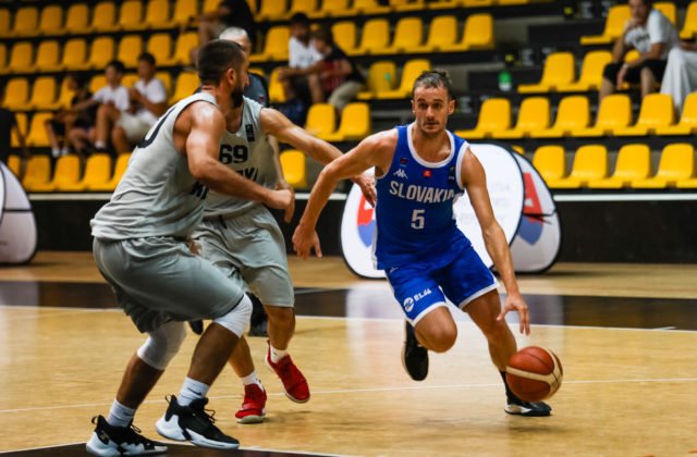 Slovenskí basketbalisti úspešne vstúpili do ďalšej fázy bojov o MS 2023, porazili Švajčiarov