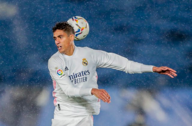 Raphael Varane po desiatich rokoch odchádza z Realu Madrid, upísal sa Manchestru United