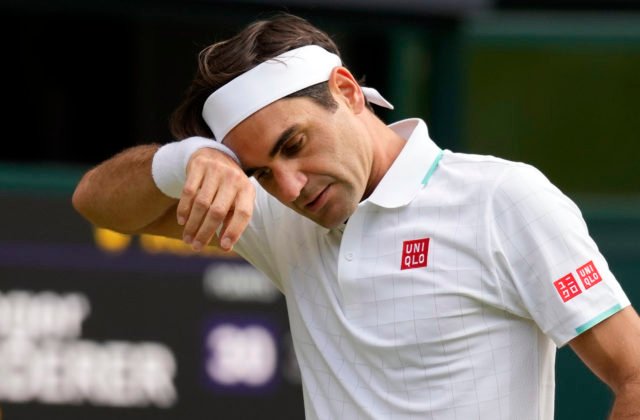 Roger Federer zavesí tenisovú raketu na klinec, chcel sa vrátiť na okruh ATP no zdravotný stav mu to znemožnil