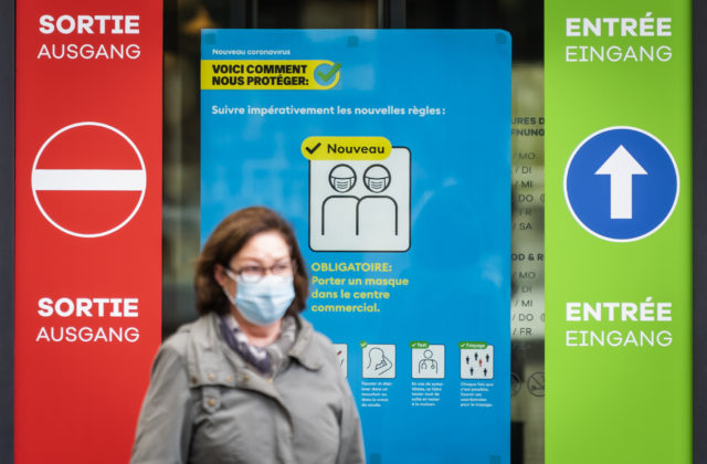 Švajčiarsko reaguje na nový variant koronavírusu, zavádza prísnejšie opatrenia