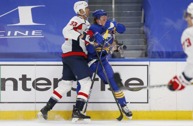 Zdeno Chára začal víťazne svoju 23. sezónu v NHL a prvú vo Washingtone (video)