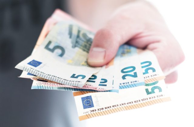 Slováci dostanú peniaze na udržanie zamestnanosti aj v júli, hoci krajina je podľa COVID automatu zelená