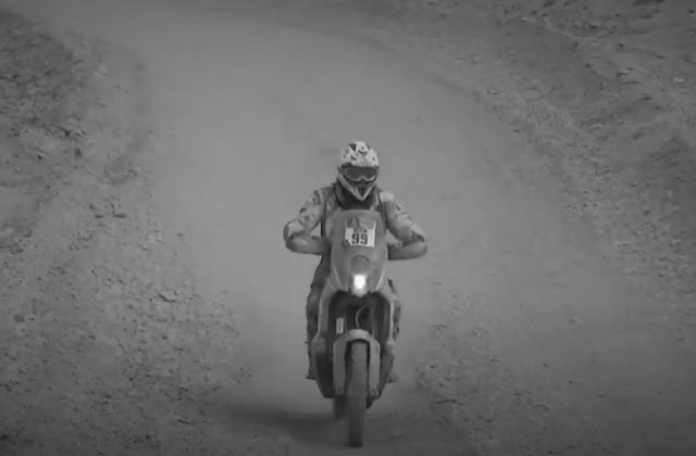 Motocyklový amatér Cherpin podľahol zraneniam, je prvou obeťou Rely Dakar 2021
