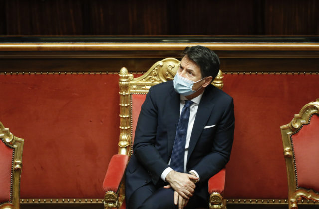 Politická kríza v Taliansku je zažehnaná, senát vyslovil dôveru Conteho vláde