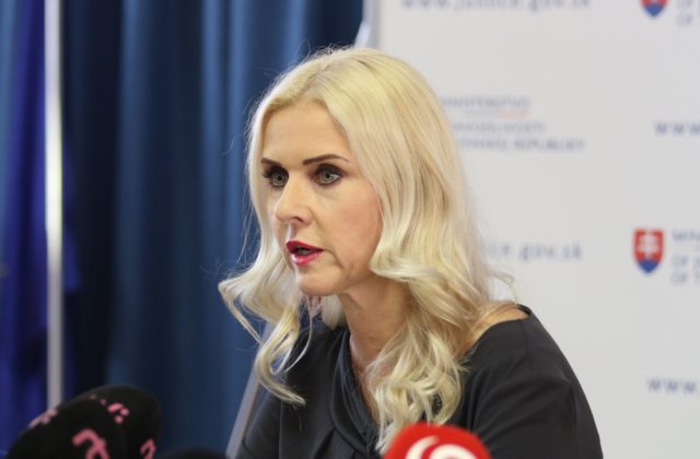 Súd zrušil disciplinárne pojednávanie so sestrou Jankovskej, dôvodom je práceneschopnosť člena senátu