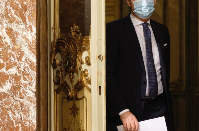 Taliansky premiér Giuseppe Conte podal demisiu, pokúsi sa však zostaviť tretiu vládu