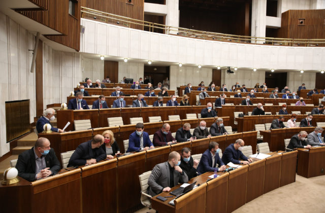 Parlamentom schválená Obranná stratégia SR reaguje na meniace sa bezpečnostné prostredie