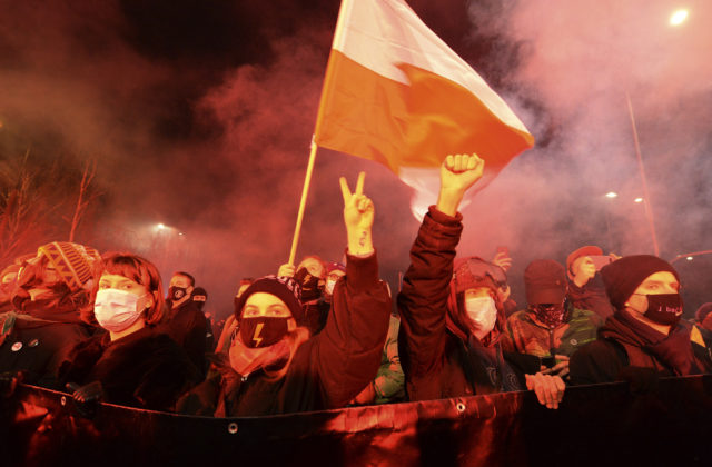 V Poľsku ožili protivládne protesty proti interrupciám, demonštranti porušili zákaz zhromažďovania sa