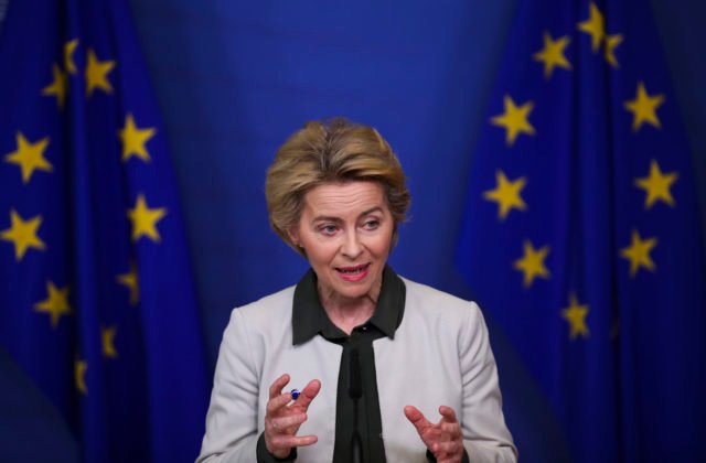 Po každom vyhlásení predsedníčky Európskej komisie Ursuly von der Leyenovej vystreľuje cena palív nahor