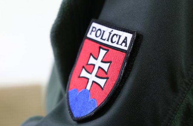 Policajti z Turzovky zadržali po krádeži 60-ročného muža, z domu mal odcudziť 620 eur