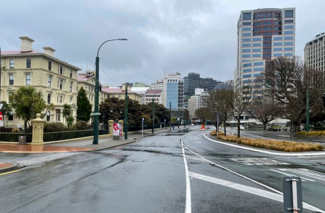 Lockdown na Novom Zélande sa opäť predlžuje, počet nových prípadov sa znižuje