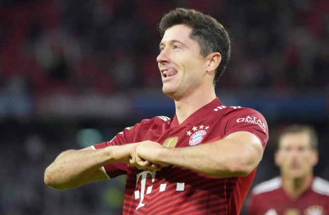 Lewandowski prenechal loptu Müllerovi a aj tak dosiahol hetrik. Tréner FC Bayern ho uznáva