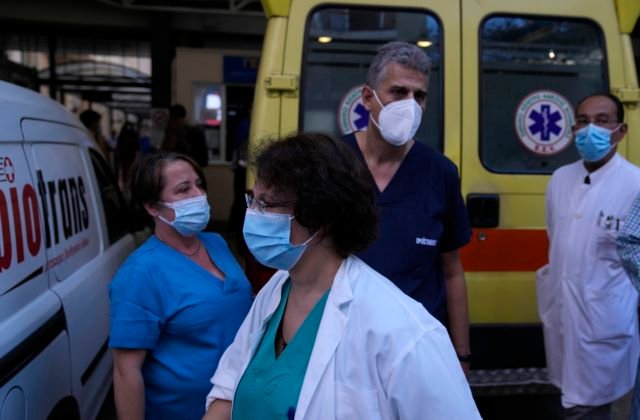 V Bratislave sa konali protesty proti vláde, demonštranti zablokovali aj Hodžovo námestie (video+foto)