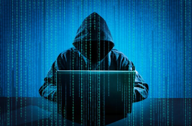 Ukrajina obviňuje z hackerského útoku na vládne stránky Rusko, Moskva vedie hybridnú vojnu