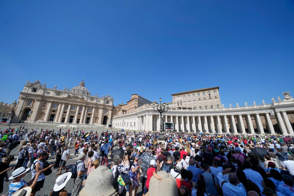 Každý návštevník Vatikánu bude musieť mať od októbra COVID pas, ľudia prichádzajúci na omšu majú výnimku