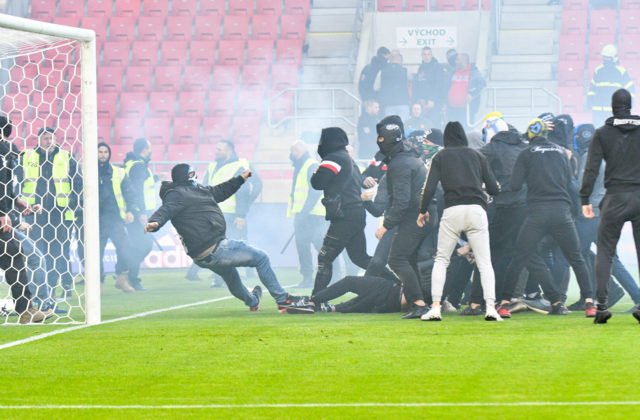 Trnavskí policajti sa stále zaoberajú výtržníkmi z futbalového zápasu, obvineniam čelia len spartakovci