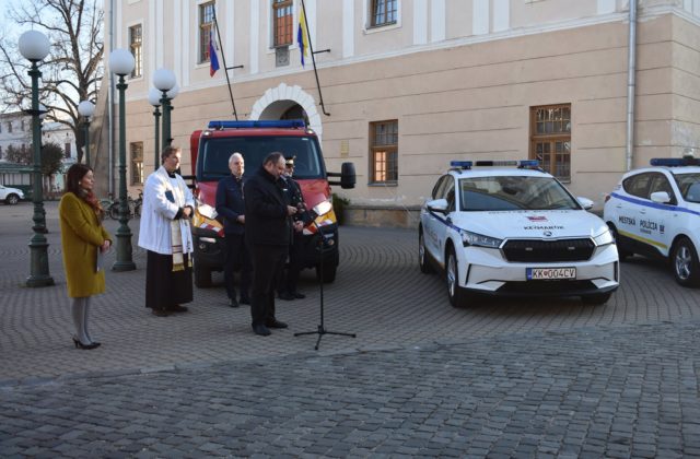 Kežmarskí policajti budú jazdiť na novom elektromobile, mesto investovalo takmer 36-tisíc eur