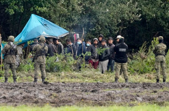 Poľský parlament odsúhlasil urýchlenú výstavbu bariéry na hraniciach s Bieloruskom, chcú zastaviť prílev migrantov