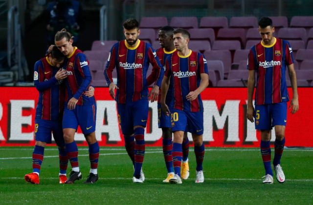 FC Barcelona doma len remizoval s Alavésom, nútene striedať museli Agüero aj Piqué
