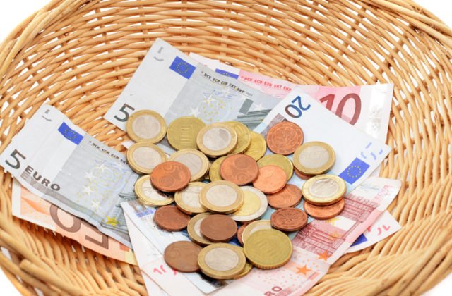 Spoločná európska mena má silnú a stabilnú podporu, stotožňuje sa s ňou až 81 percent Slovákov