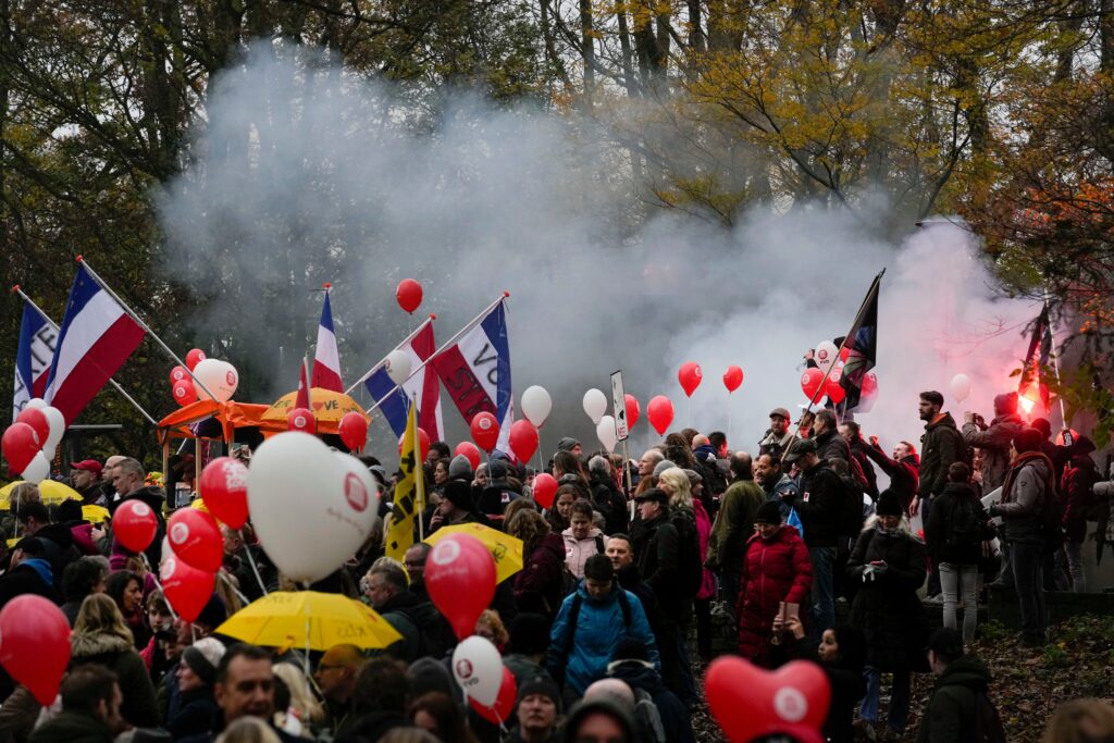 V Holandsku protestovali proti sprísneniu lockdownu, nové infekcie zostávajú na rekordných úrovniach