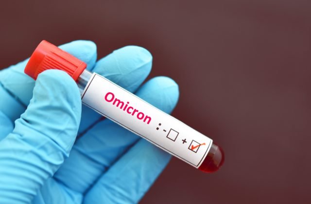 Čínsky lekársky poradca hovorí, že Omicron nie je nebezpečnejší ako chrípka