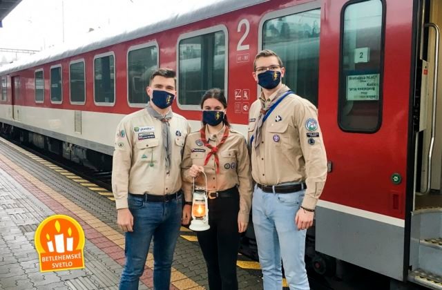 Vlak ZSSK roznesie Betlehemské svetlo naprieč Slovenskom už po 32-krát. Aj tento rok iba symbolicky