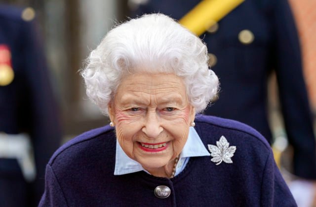 Mladík s kušou vnikol na Štedrý deň do areálu zámku Windsor. Chcel zavraždiť britskú kráľovnú?