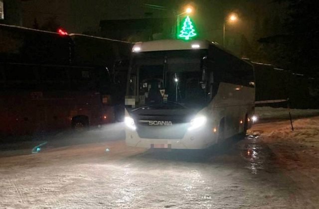 Okresom Poprad otriasla tragická dopravná nehoda, chodec neprežil zrážku s autobusom