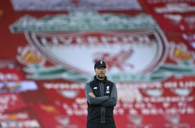 FC Liverpool sa na Stamford Bridge musí zaobísť bez kouča Kloppa, mal pozitívny test na koronavírus