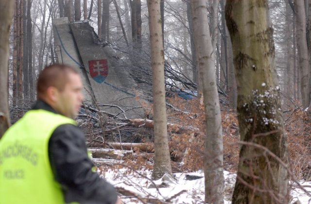 Slovenskí vojaci si pripomenú smutné 17. výročie pádu lietadla pri maďarskej obci Hejce výstupom na vrch Borsó