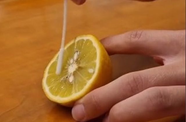 Prečo by ste mali piť vodu s citrónom? Výsledok je úžasný