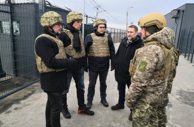 Korčok na návšteve na východe Ukrajiny odovzdal šek na 50-tisíc eur na pomoc