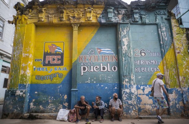 Kuba povolí súkromné podnikanie vo väčšine sektorov, štát si ponechá menšinu