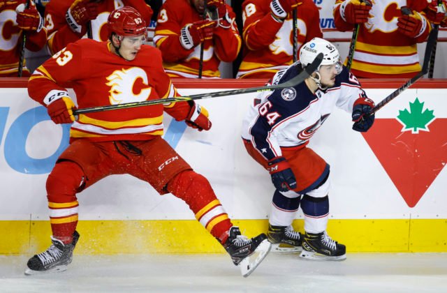 Adam Ružička na farmu ani nemusel cestovať, je späť v prvom tíme Calgary Flames