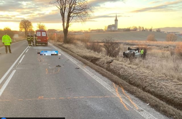 Mladá vodička zrazila pri Spišskom Štvrtku chodca, pre tragickú nehodu museli cestu uzavrieť (foto)